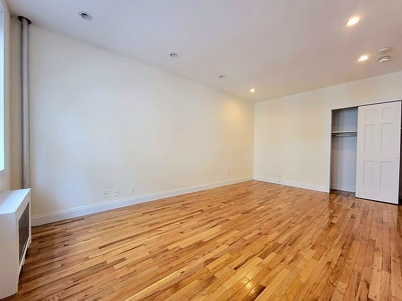 2nd image of 160 E 28th St #1V