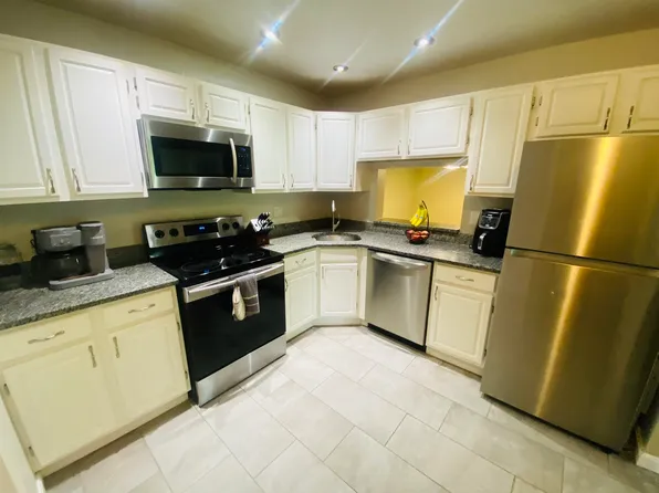 2 Galloway Road #8, Merrimack, NH 03054