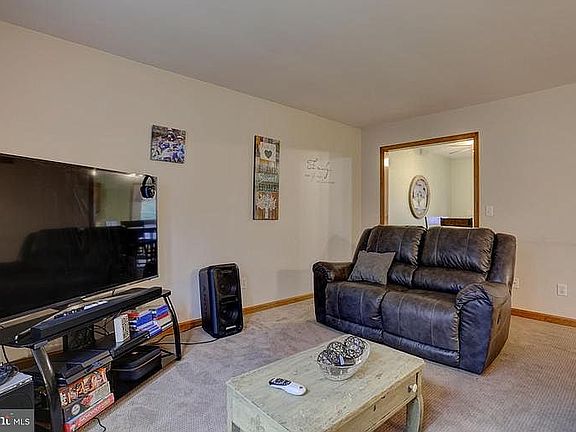 3rd image of 2122 River Rd