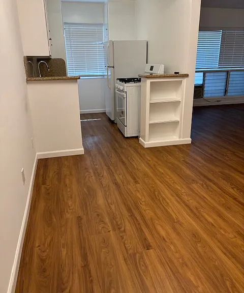 611 N Flores St #2 — Photo 5