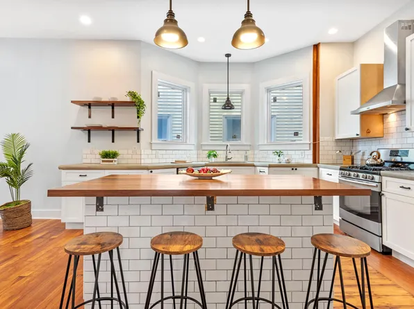 10 Beethoven St #1, Roxbury, MA 02119