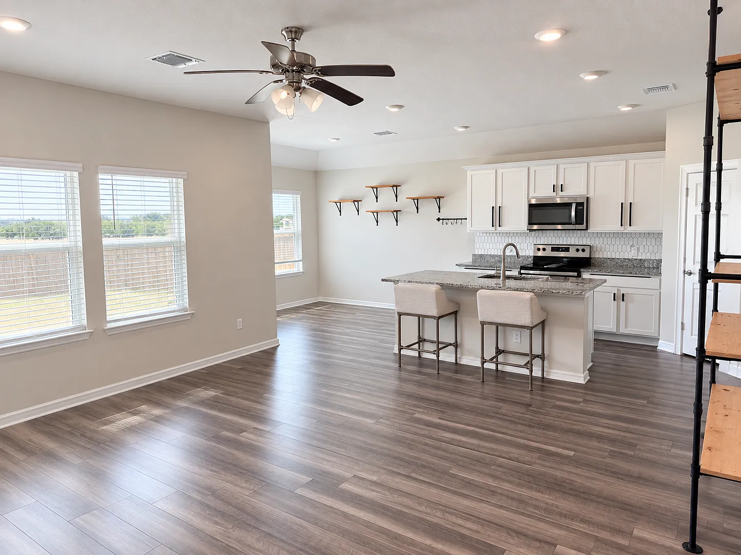3 bed, 1415 sqft, $1,845 — Photo 2