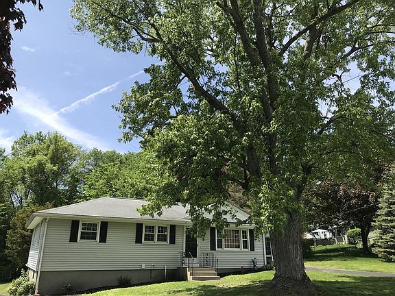 2nd image of 9 Dawson Cir