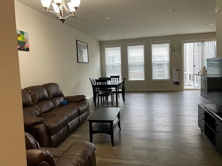 294 Kennedy Dr — Photo 5