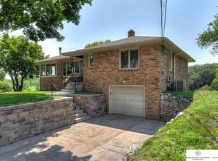 9850 Florence Heights Blvd, Omaha, NE 68112