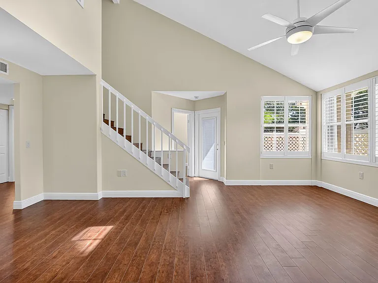 204 Andover Ct — Photo 4