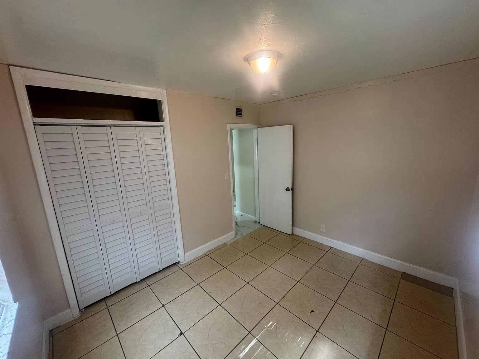 4 bed, 2.0 bath, 1271 sqft, $3,000 — Photo 2