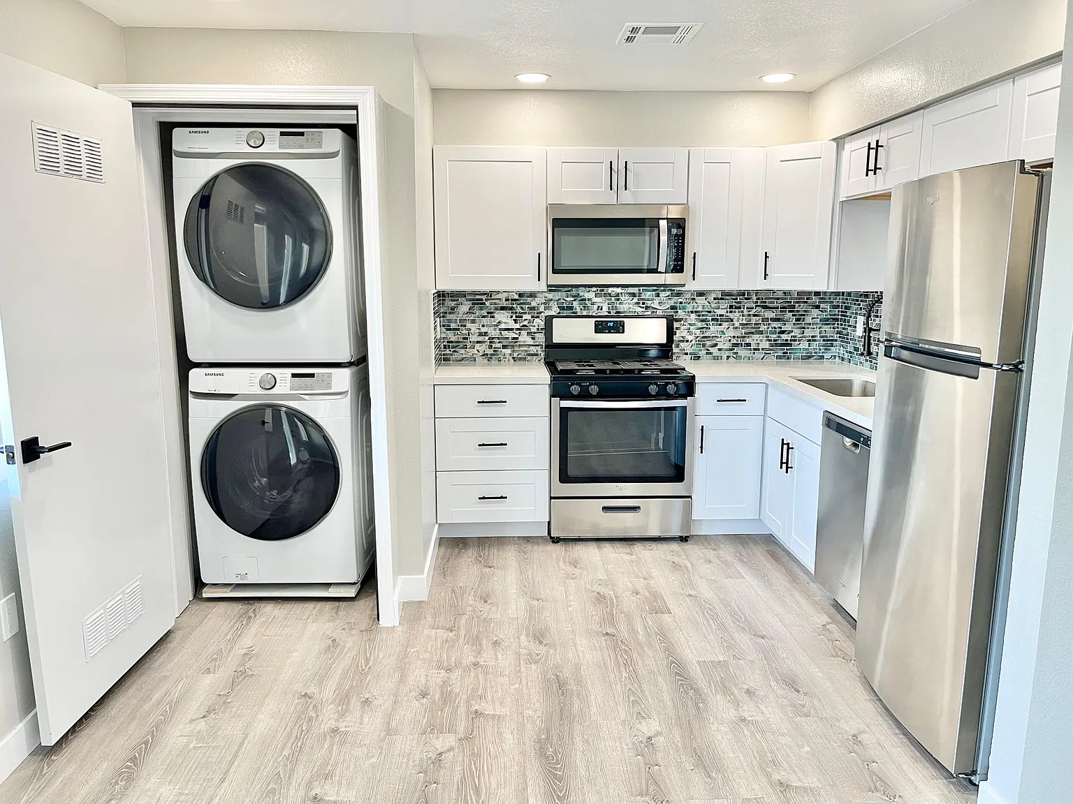 2 bed, 800 sqft, $1,495 — Photo 2