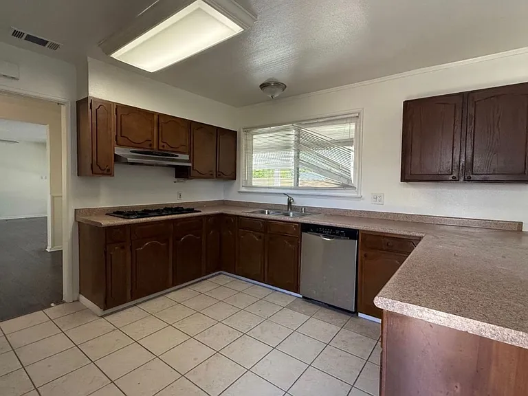 1815 N Westwood Ave — Photo 28