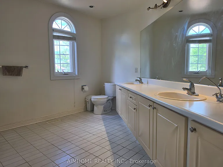 49 Holbrook Ct — Photo 17