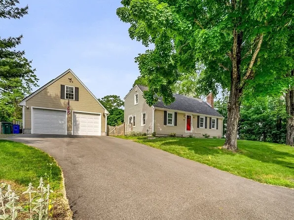 116 Woodstock Rd, Attleboro, MA 02703