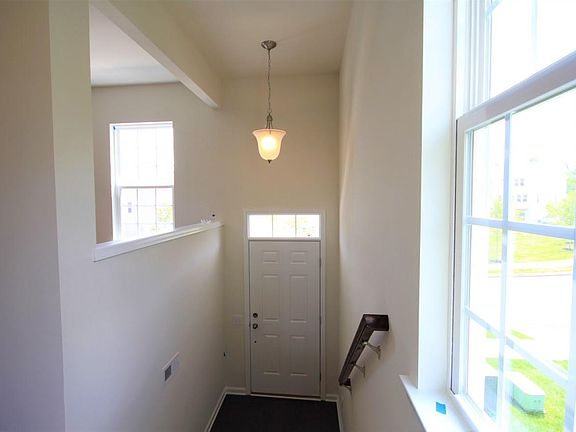 4th image of 128 Admiral Ln