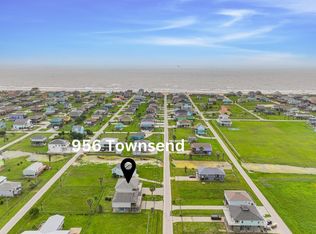 956 Townsend Dr, Crystal Beach, TX 77650