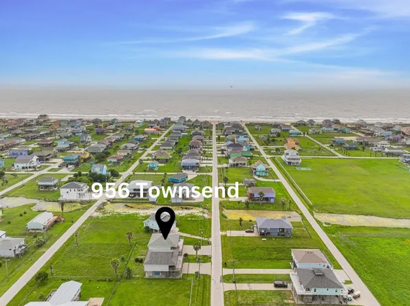 956 Townsend Dr, Crystal Beach, TX 77650