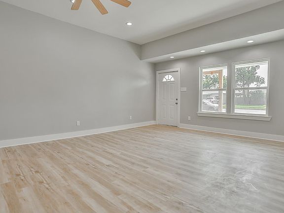 3rd image of 4610 33rd St