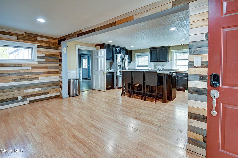 5th image of 258 Kingsboro Avenue