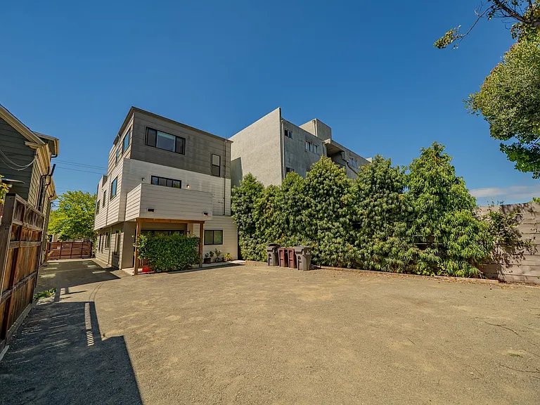848 32nd Street — Photo 32