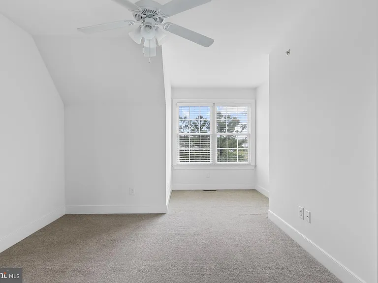 619 W Mulberry St — Photo 26