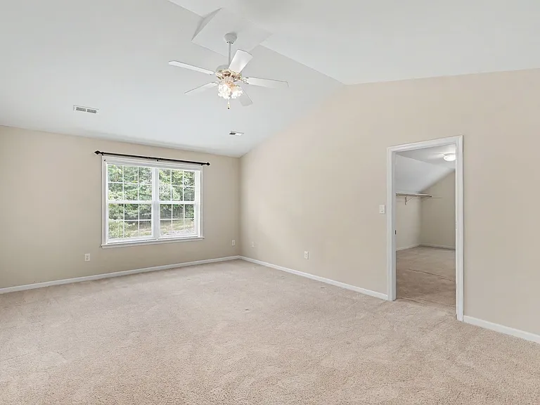 24 Crestwood Ln — Photo 3
