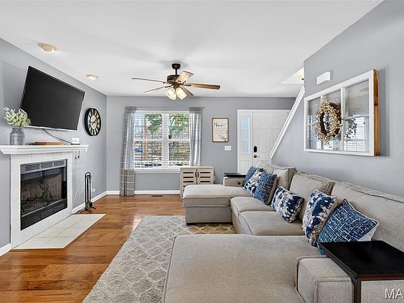 3rd image of 2451 Elm Dr