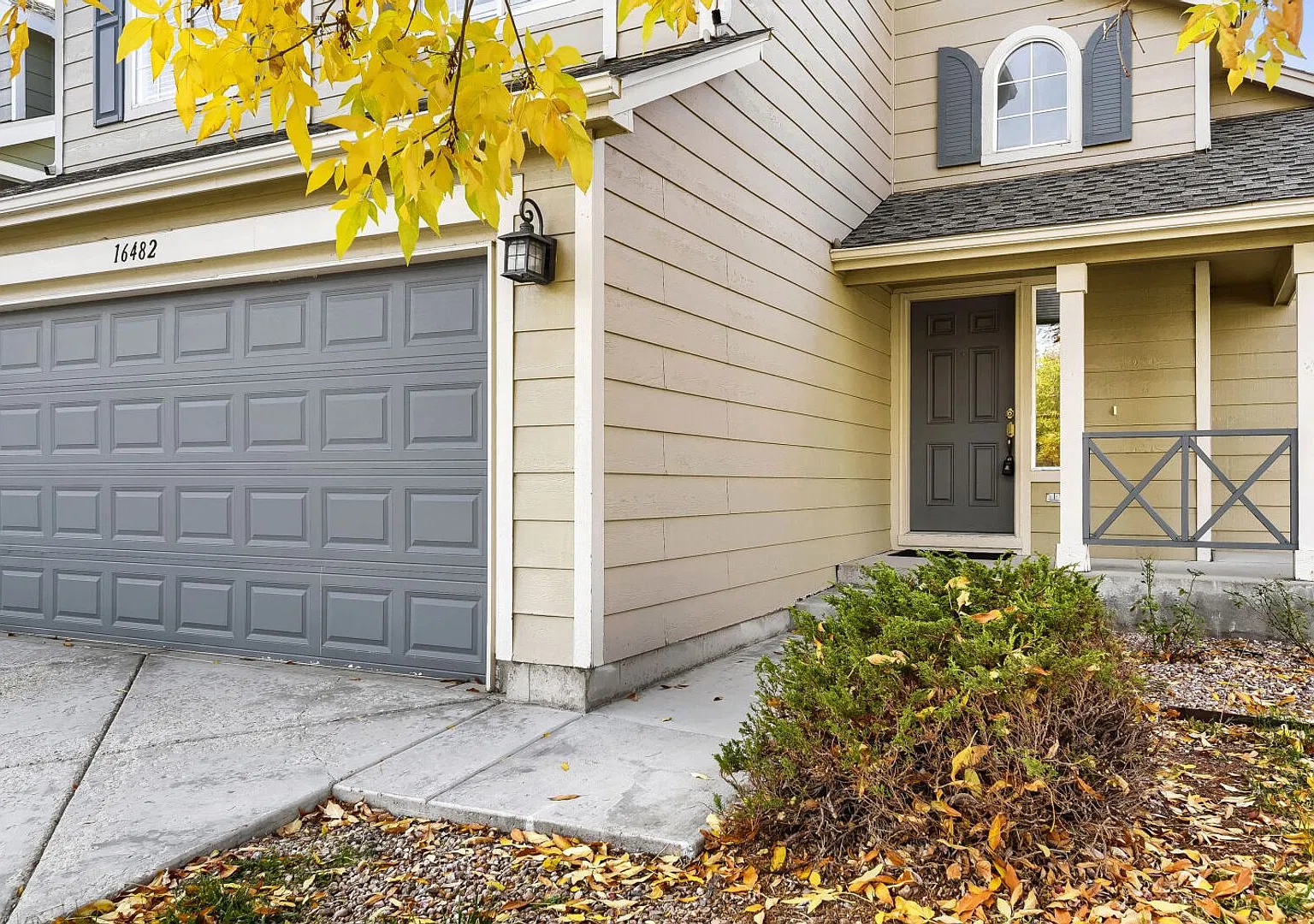 Sprawling 3-BR Home with Exceptional Bonus Space in Cottonwood — Photo 2