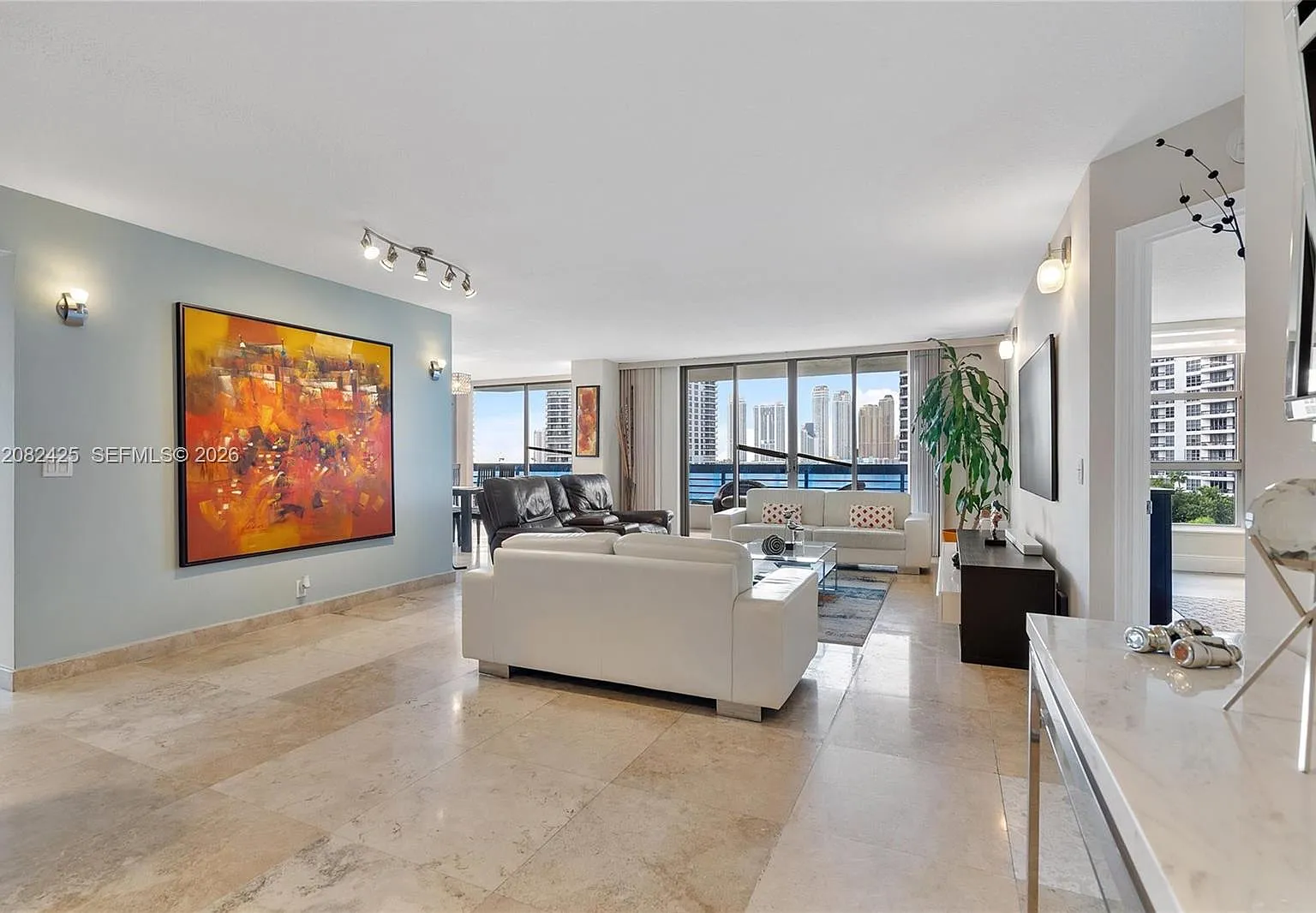 Mystic Pointe Tower 400 C — Photo 1