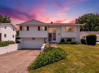 5773 Sherwood Dr, North Olmsted, OH 44070