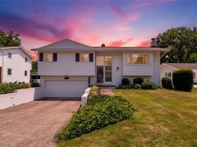 5773 Sherwood Dr, North Olmsted, OH, 44070