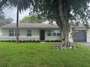 9743 Saddlebrook Dr, Boca Raton, FL 33496