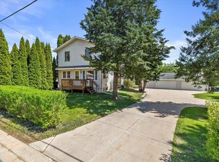 1542 3rd St, Delafield, WI 53018