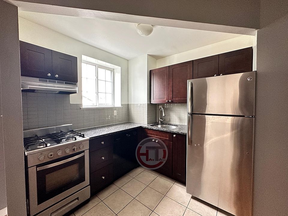 1st image of 926 Dean Ave APT 1