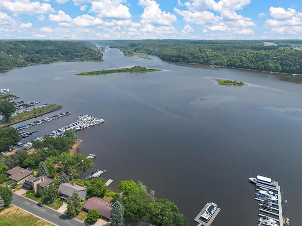 118 Lakeside Dr, Stillwater, MN 55082