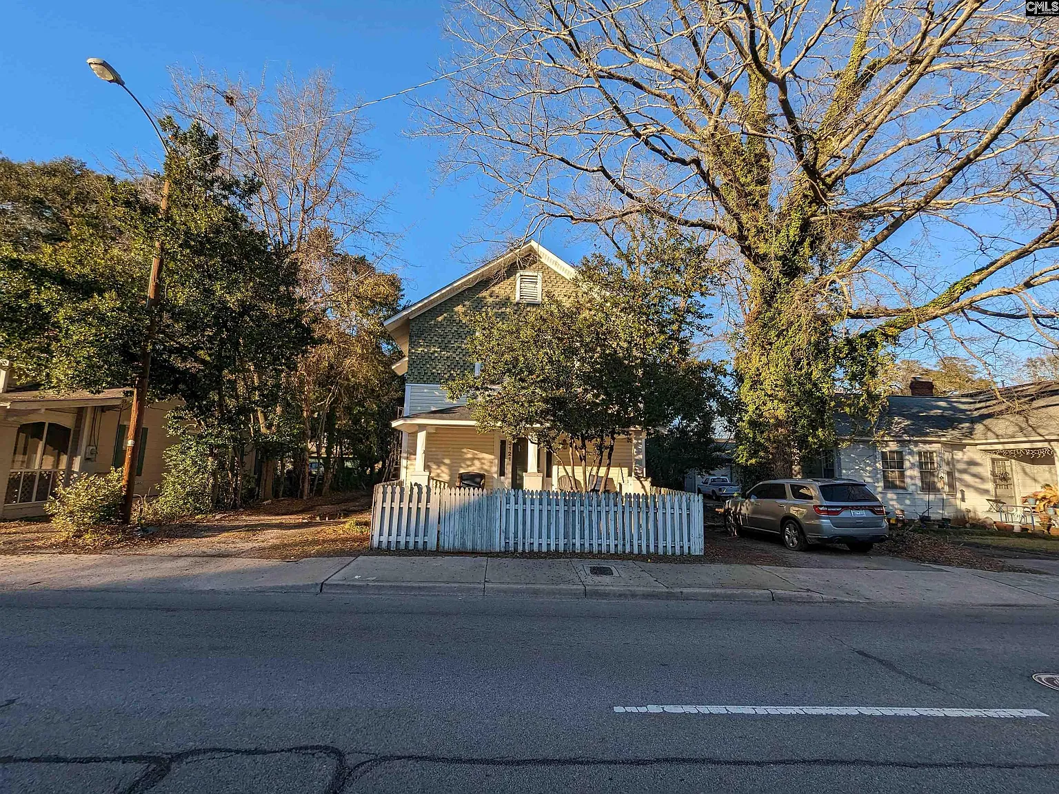 2 bed, 800 sqft, $1,400 — Photo 2
