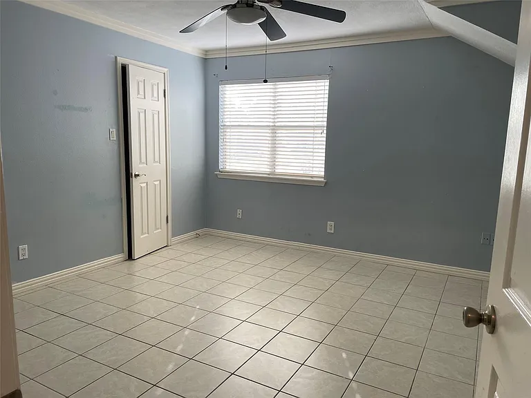 18002 Hollywell Dr — Photo 12