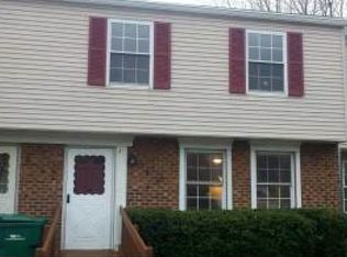 31 Farmbrook Dr, Farmington, NY 14425