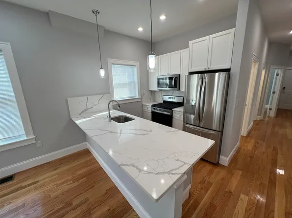 29 Alpine St, Somerville, MA