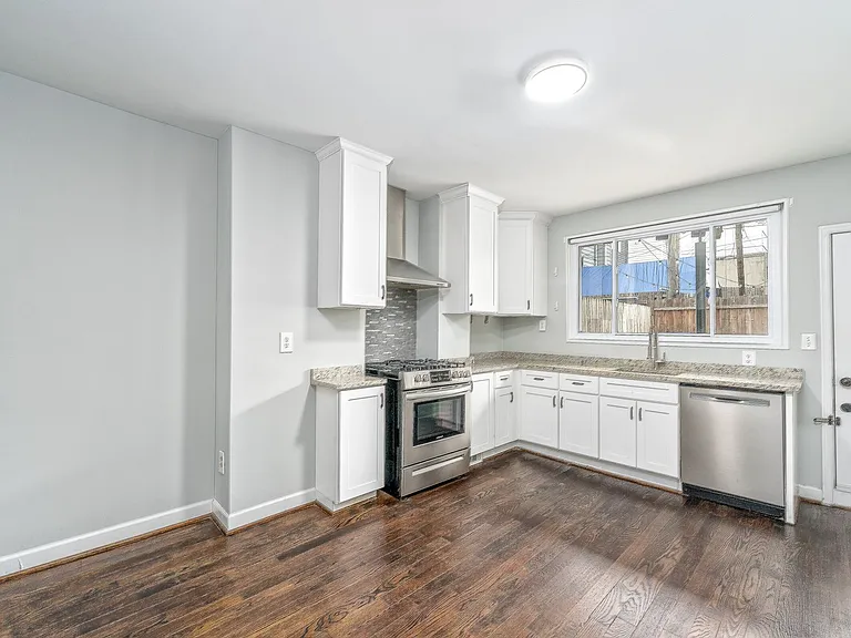 611 Oldham St — Photo 7