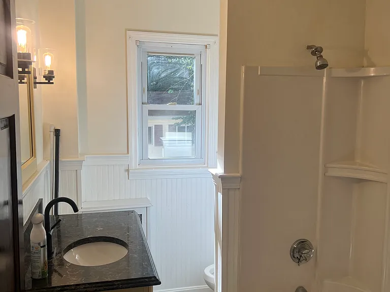 528 Elm Rd — Photo 4