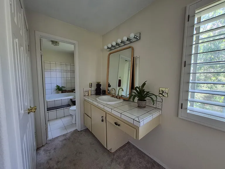 15002 Anderson Way #15002 — Photo 4