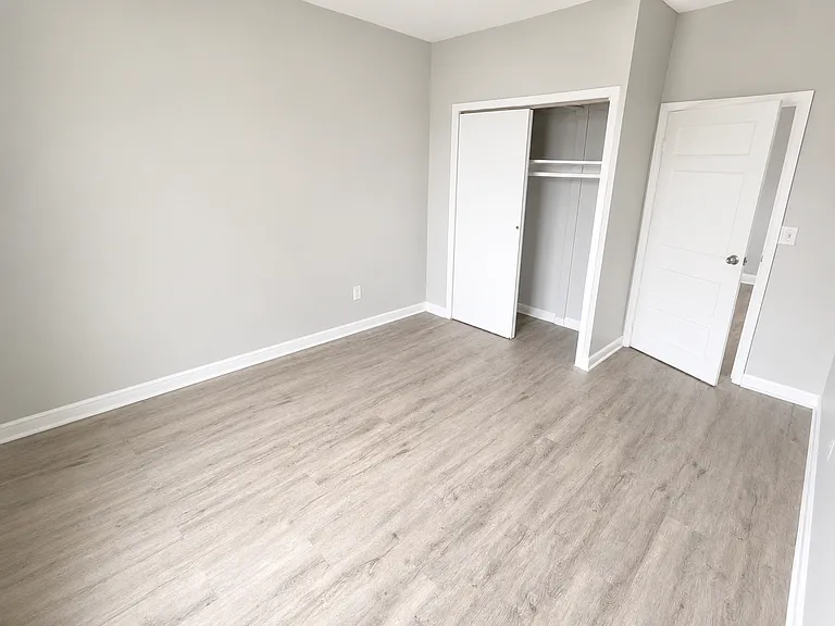 686 Summer Ave #6 — Photo 3
