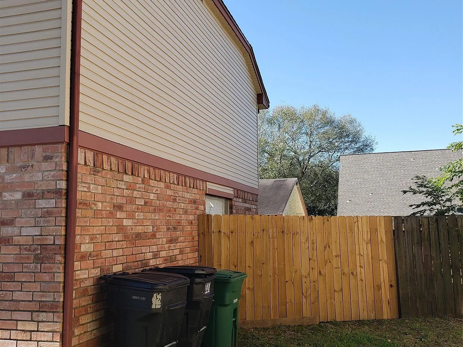 4 bed, 2.5 bath, 2296 sqft, $1,800 — Photo 3