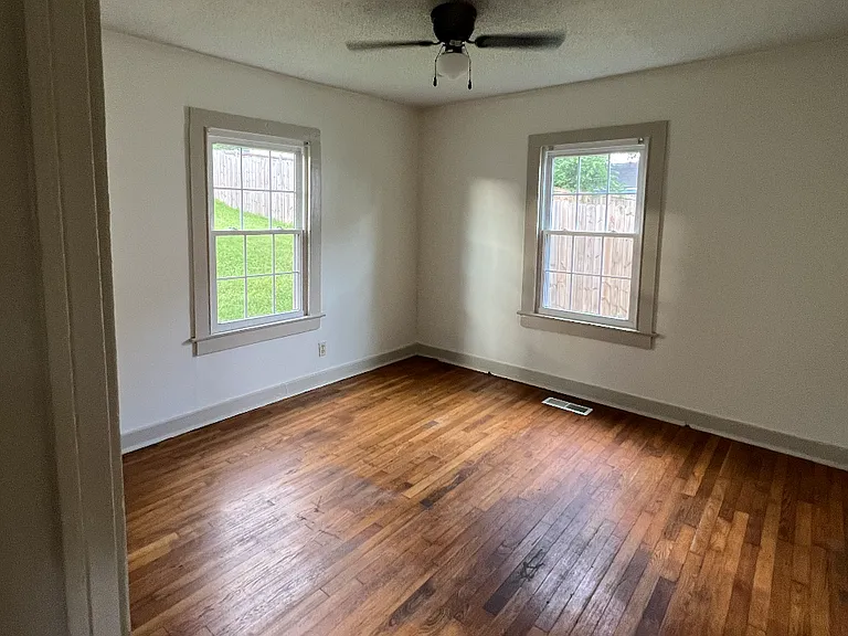 2801 Carson Ave — Photo 5