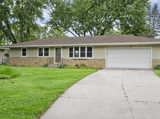660 Grandview Ave W, Roseville, MN 55113