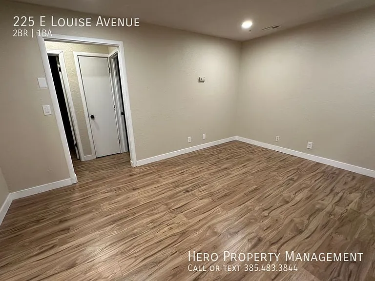 225 E Louise Ave — Photo 4