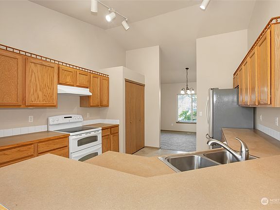 4th image of 8944 Milbanke Court SE