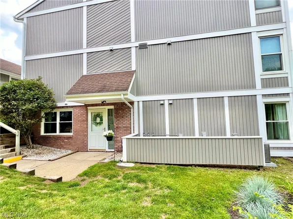 231 Portage Lakes Dr Unit F, Akron, OH 44319