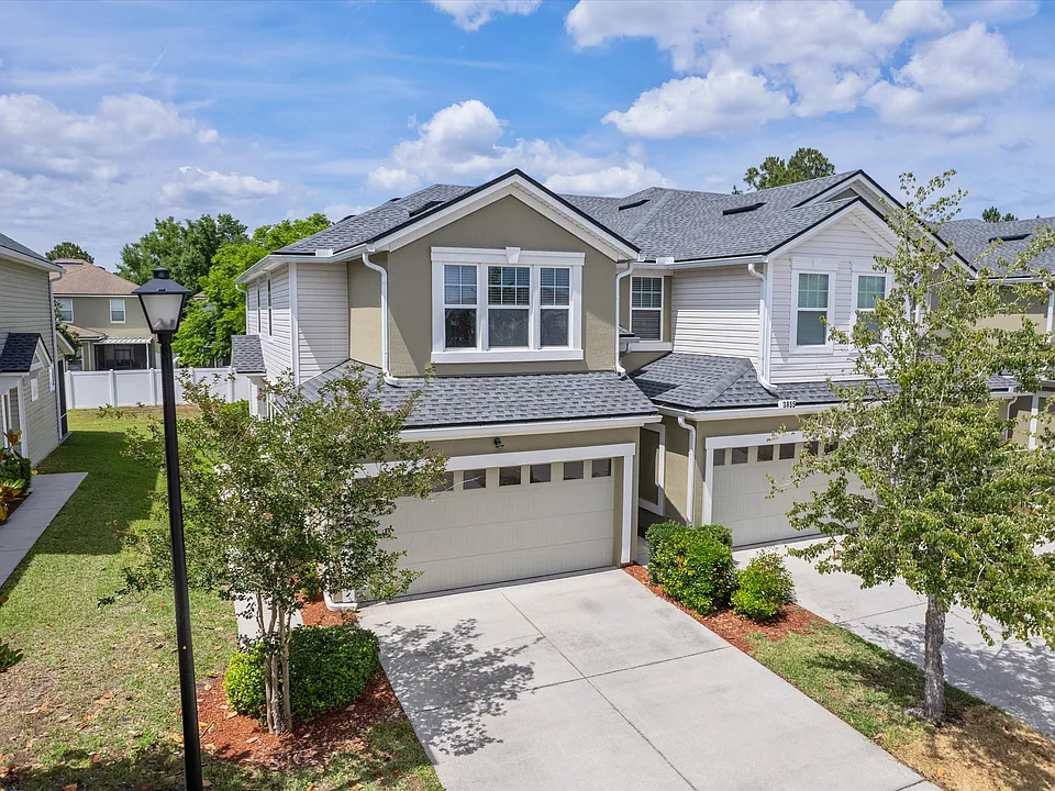 3851 Aubrey Ln