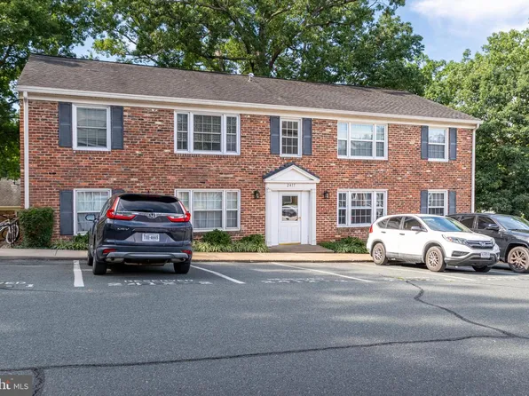 2417 Barracks Pl APT 1, Charlottesville, VA 22901