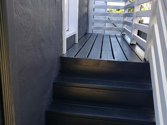 Side small porch leading from kitchen area to backyard