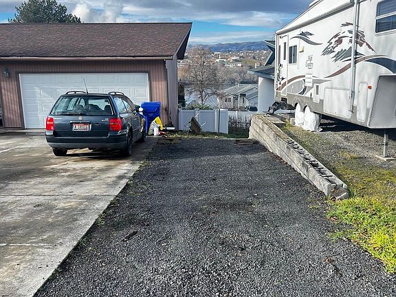 4th image of 2712 Meadowlark Dr